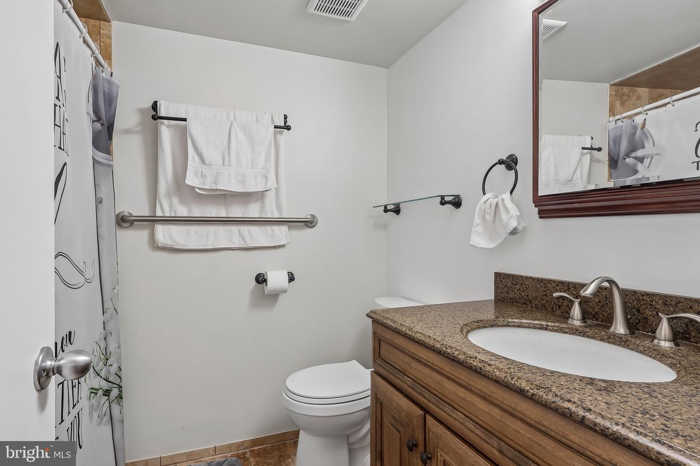 20102 Delaire Landing Rd #102 Property Photo 15