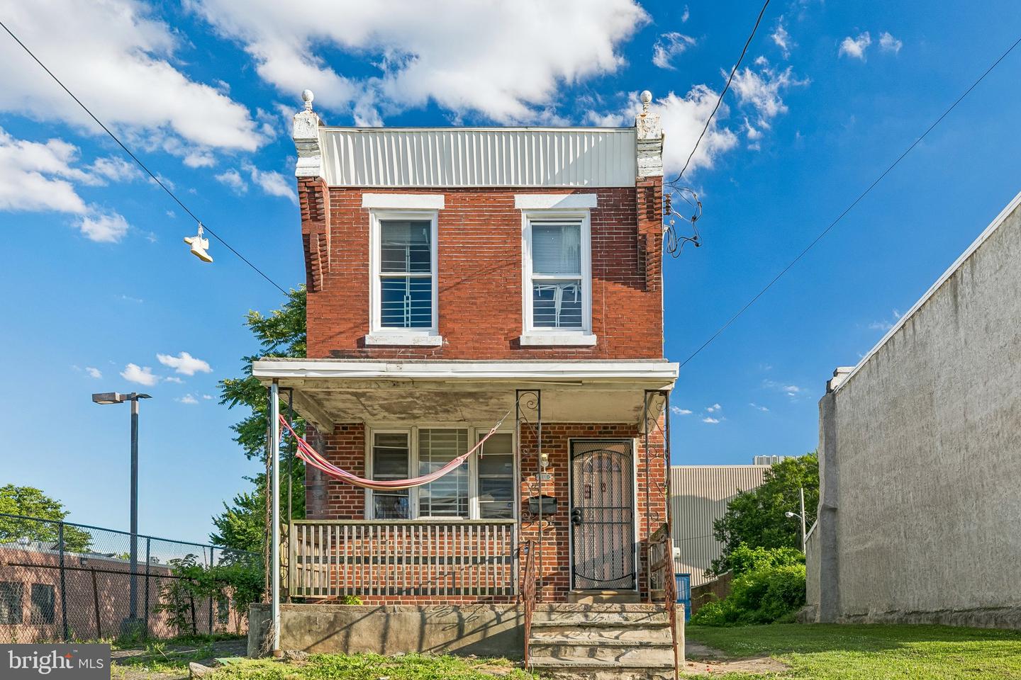 2110 W Chew Ave Property Photo 1