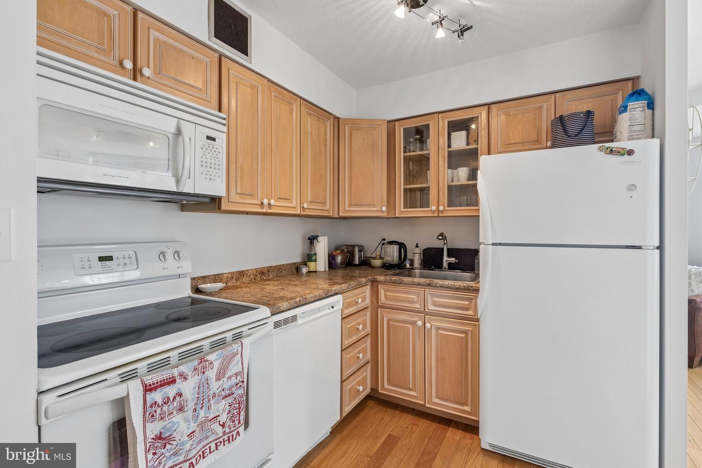 1420 Locust St #17b Property Photo 6