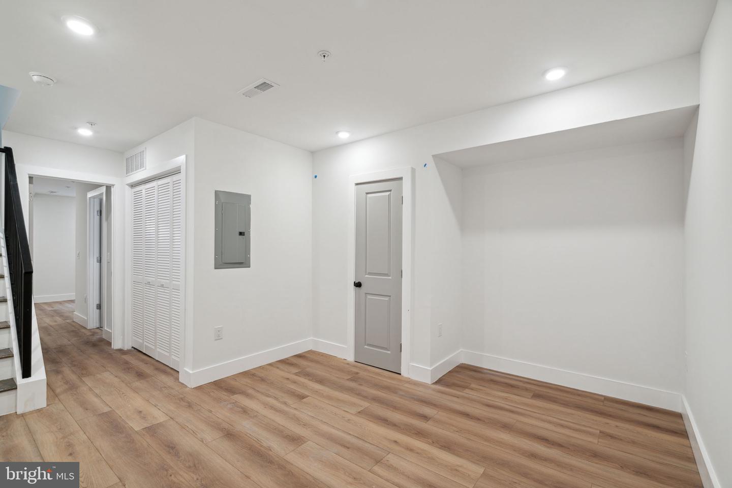 156 W Cumberland St Property Photo 3