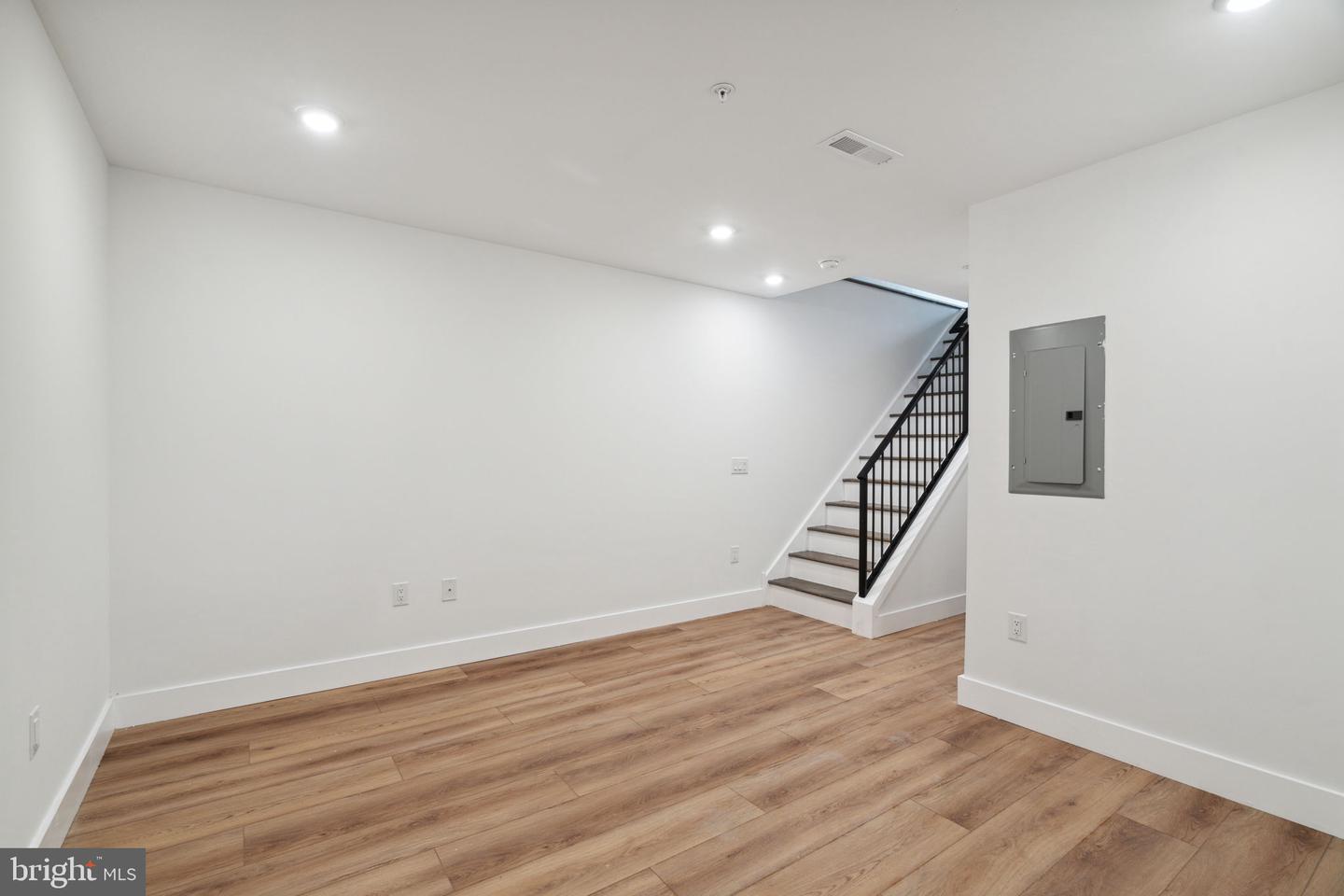 156 W Cumberland St Property Photo 4