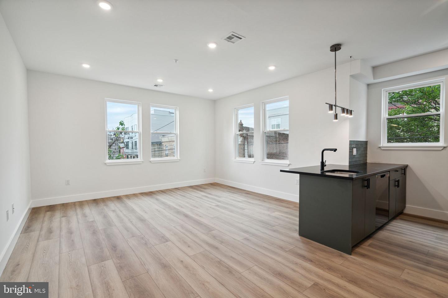 156 W Cumberland St Property Photo 18