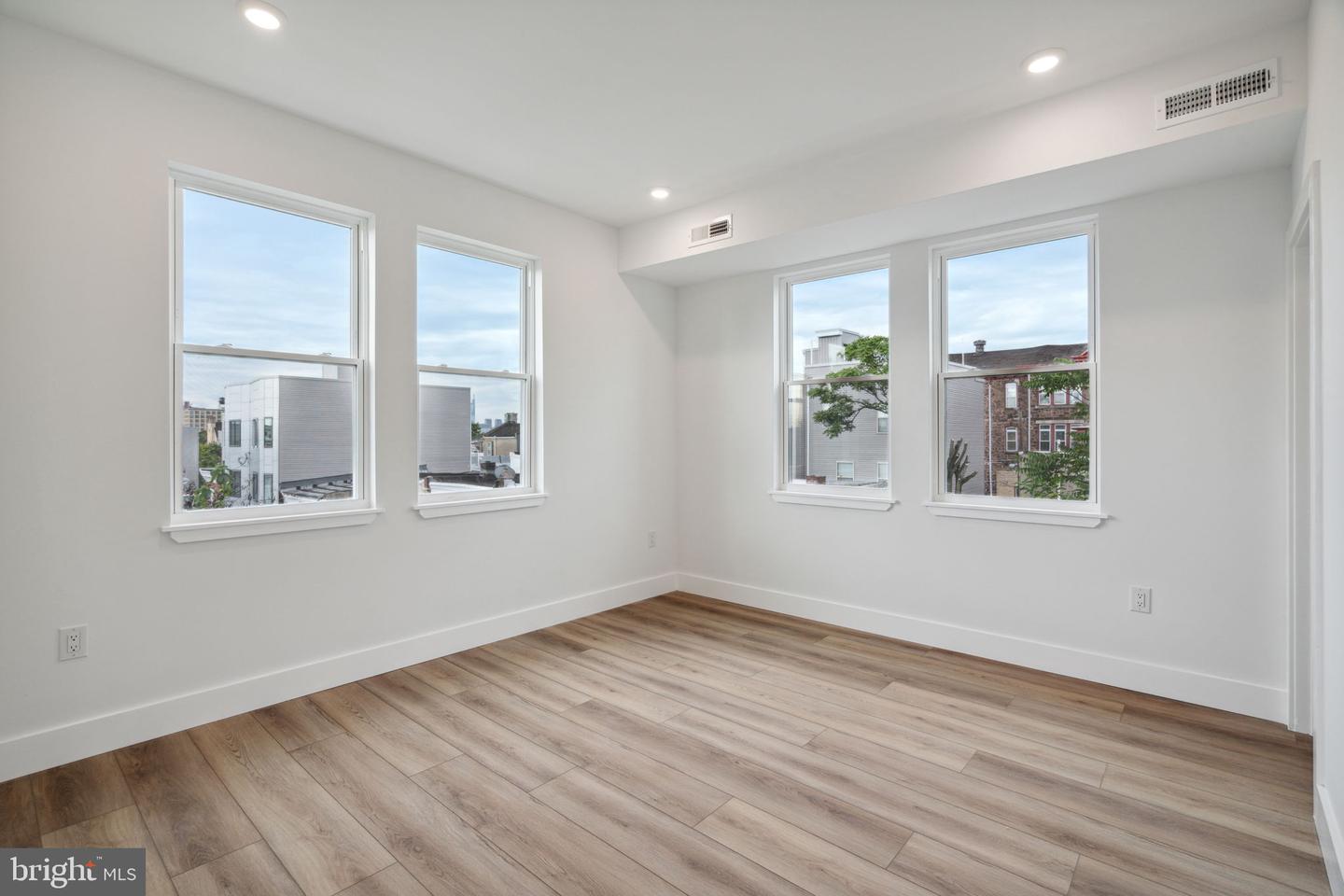 156 W Cumberland St Property Photo 29