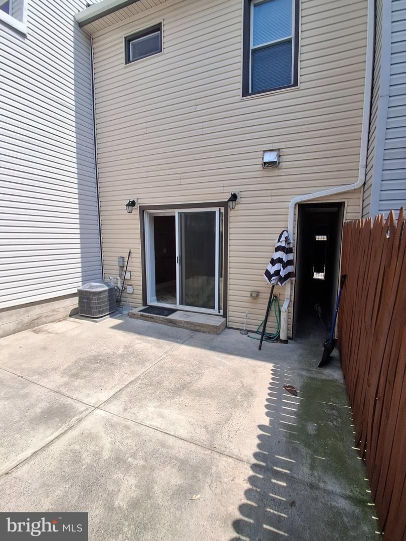 2628 E Harold St Property Photo 5