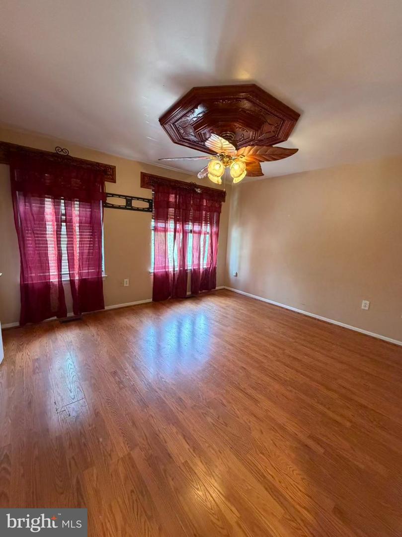 810 N Park Ave Property Photo 5