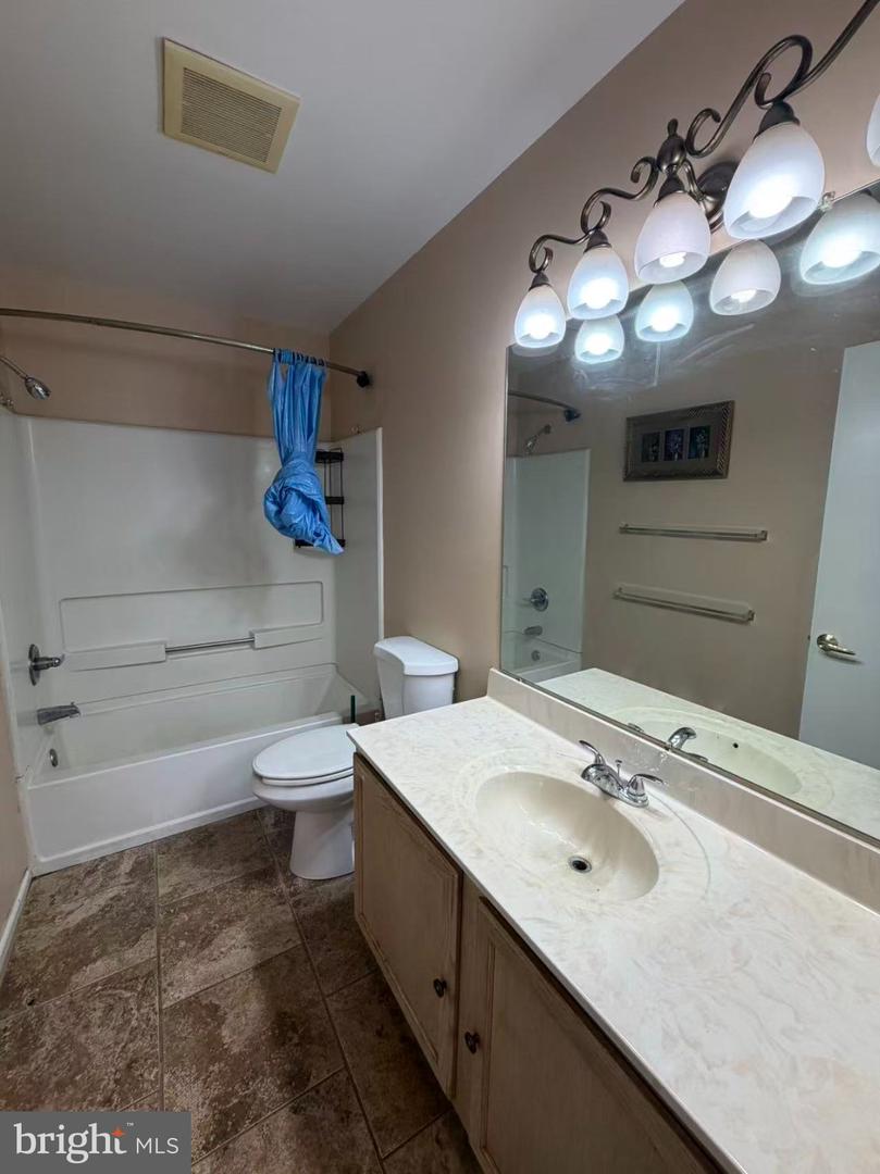810 N Park Ave Property Photo 6