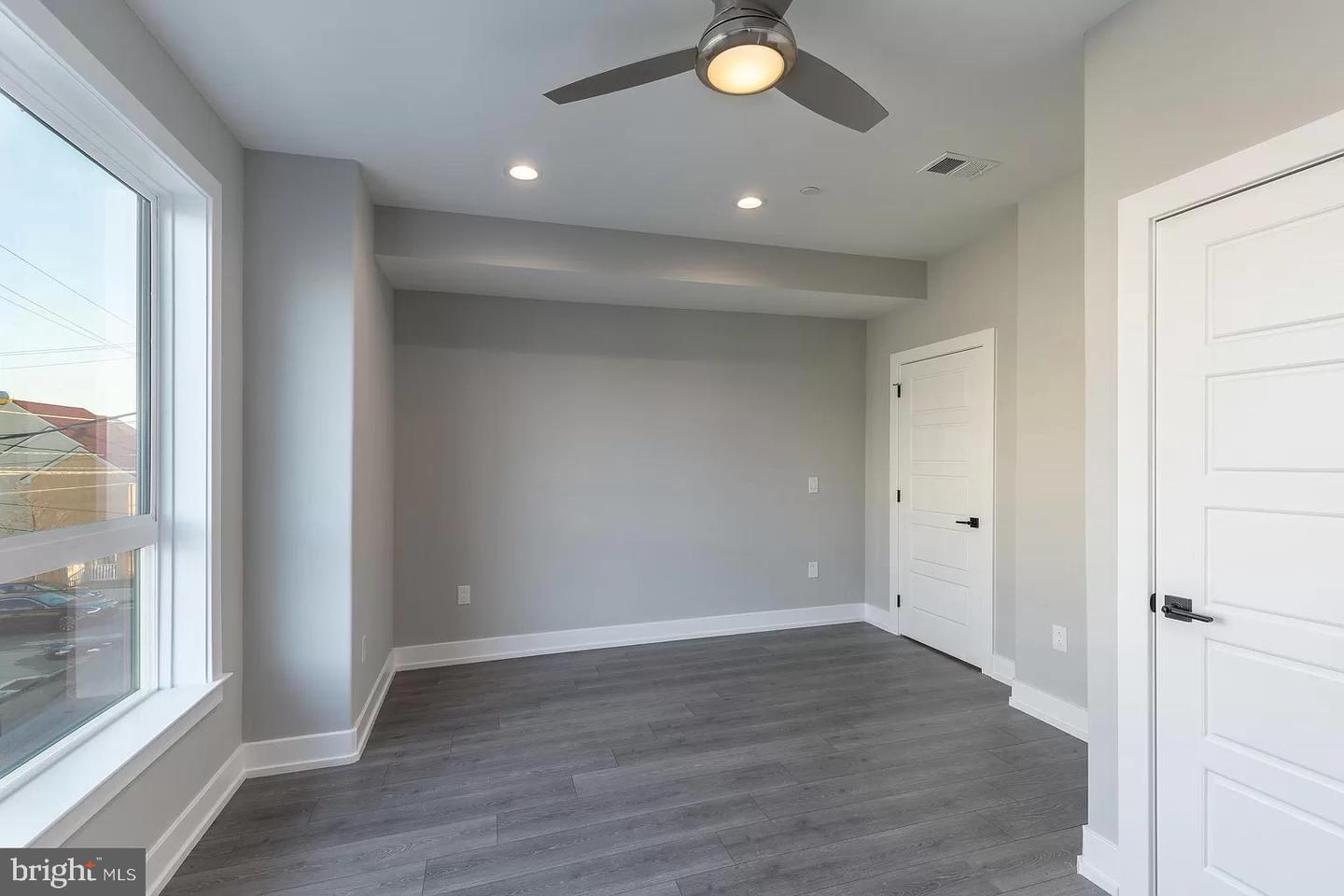 2406 N Howard St Property Photo 19