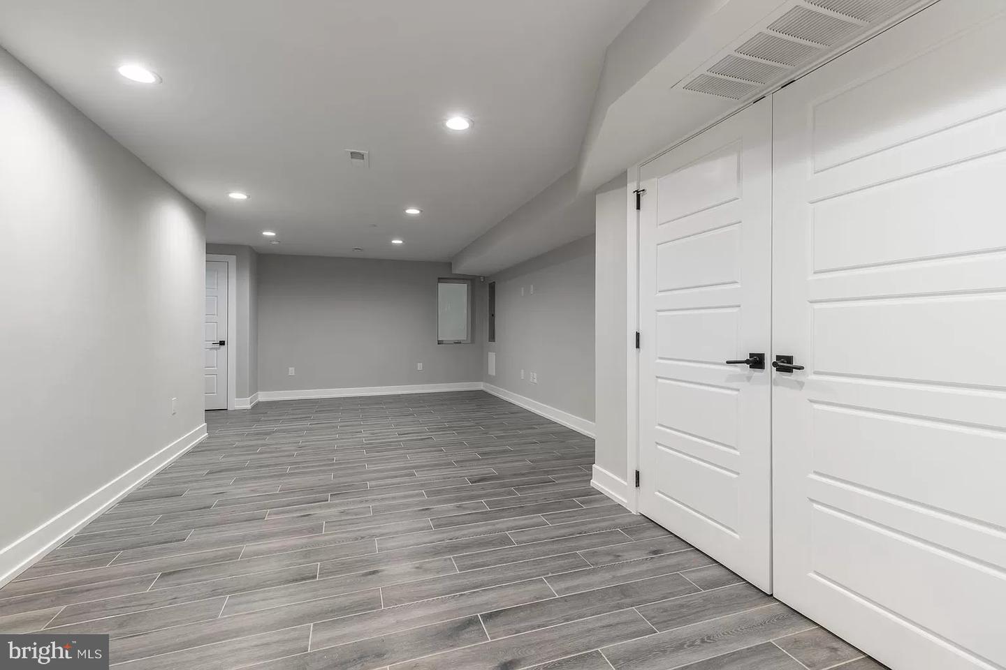 2406 N Howard St Property Photo 21