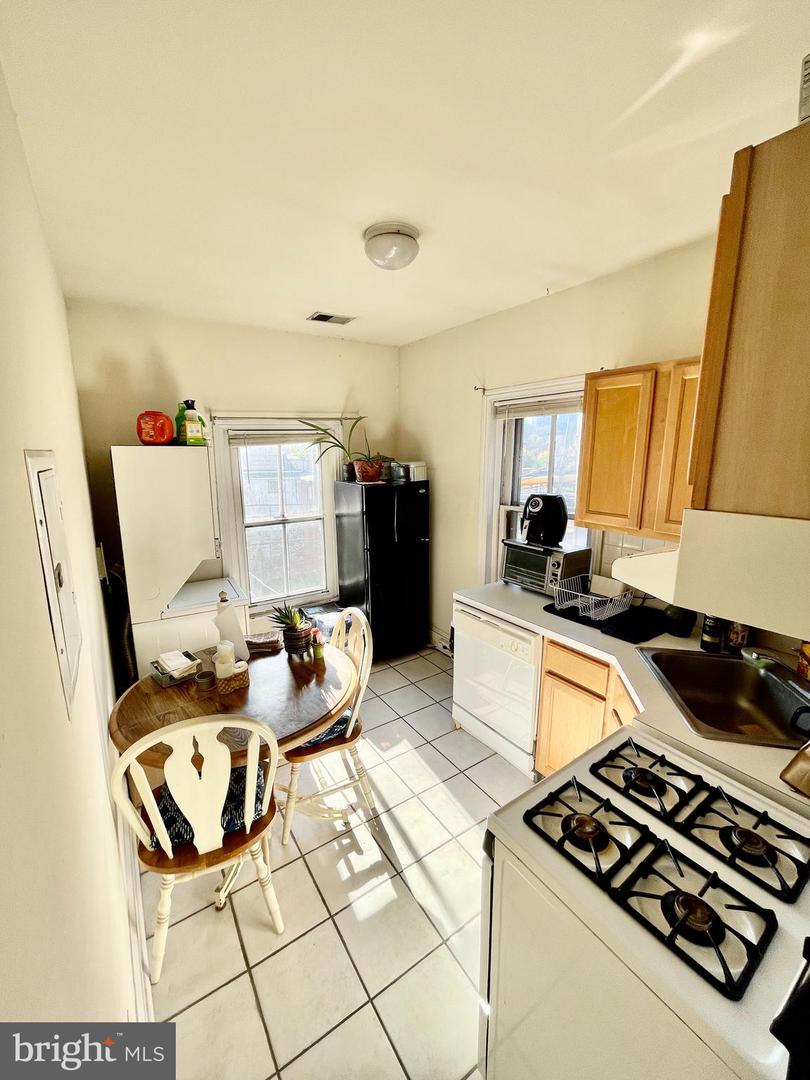 4253 Ridge Ave #3f Property Photo 6