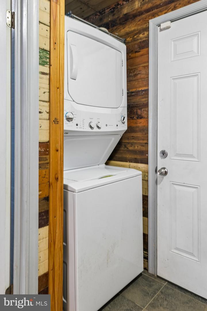 2222 Watkins St Property Photo 13
