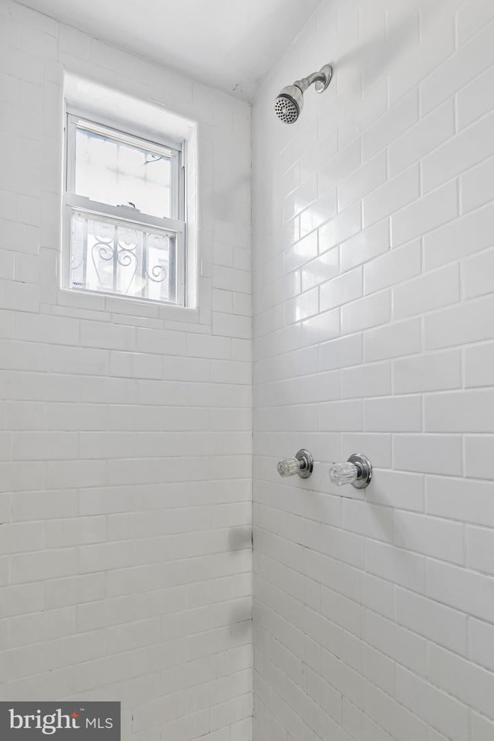 2222 Watkins St Property Photo 27