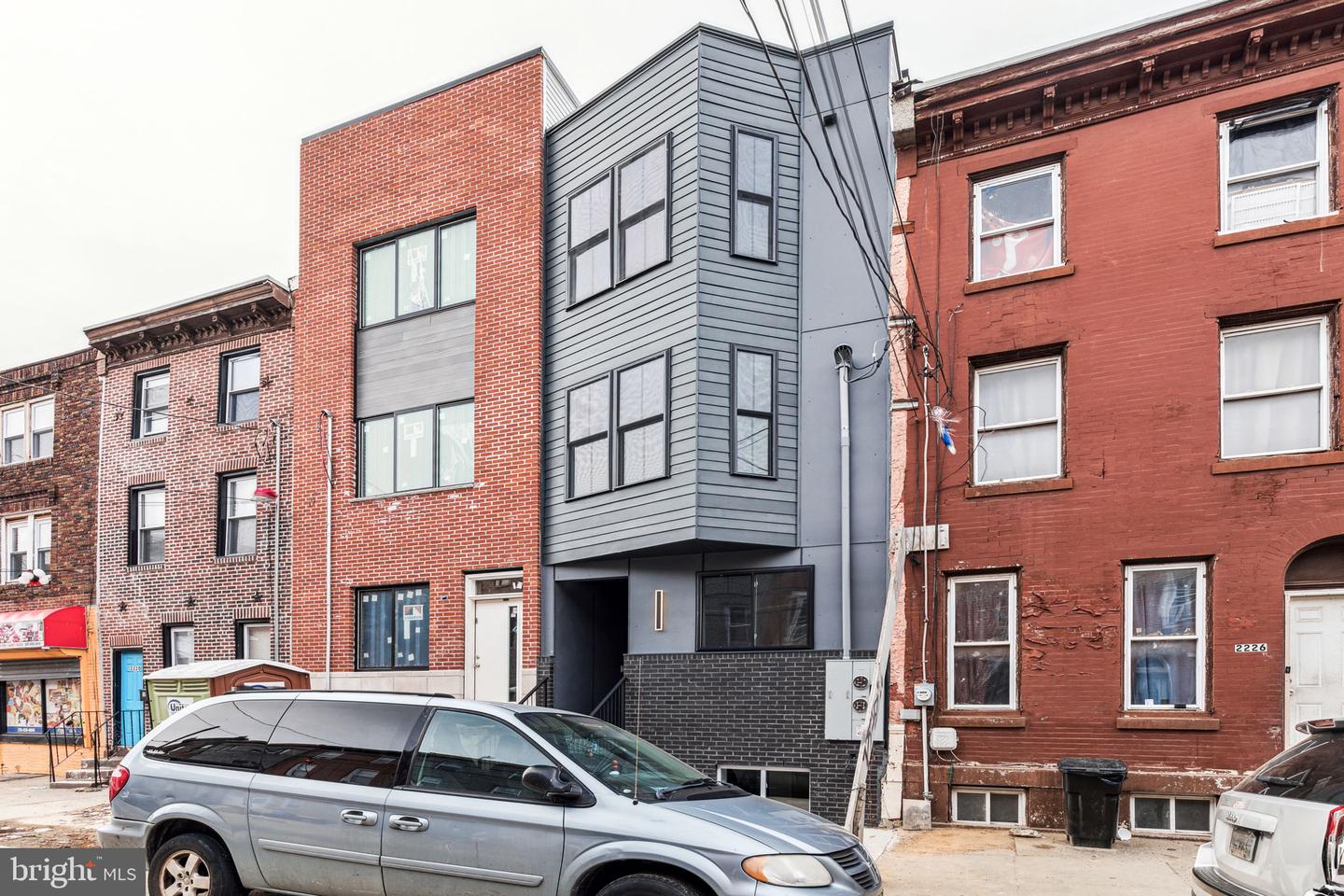 2224 N Howard St Property Photo 3