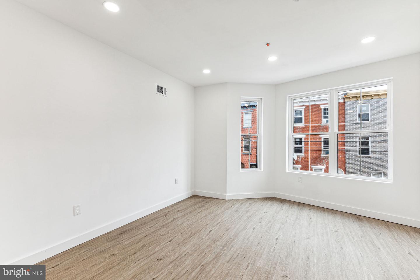 2224 N Howard St Property Photo 5