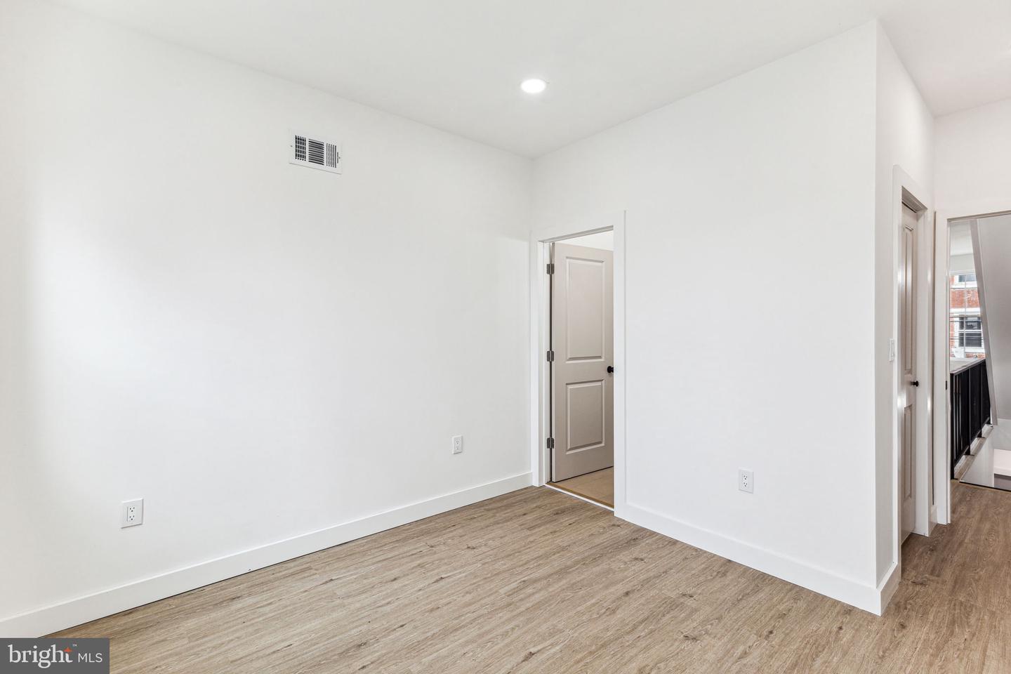 2224 N Howard St Property Photo 9