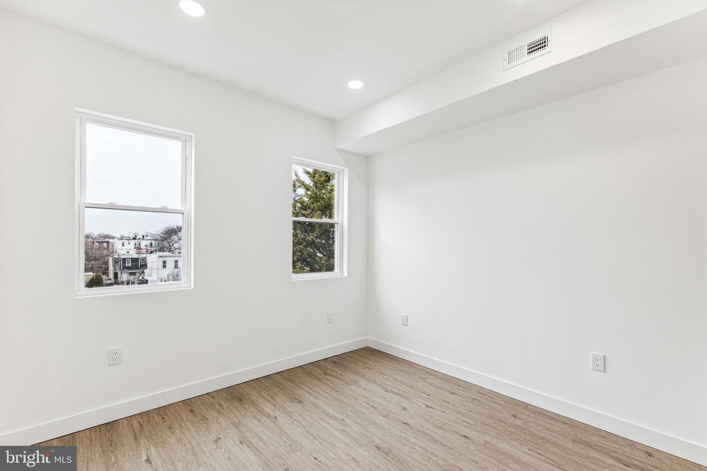 2224 N Howard St Property Photo 12
