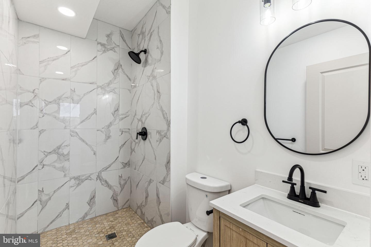 2224 N Howard St Property Photo 14