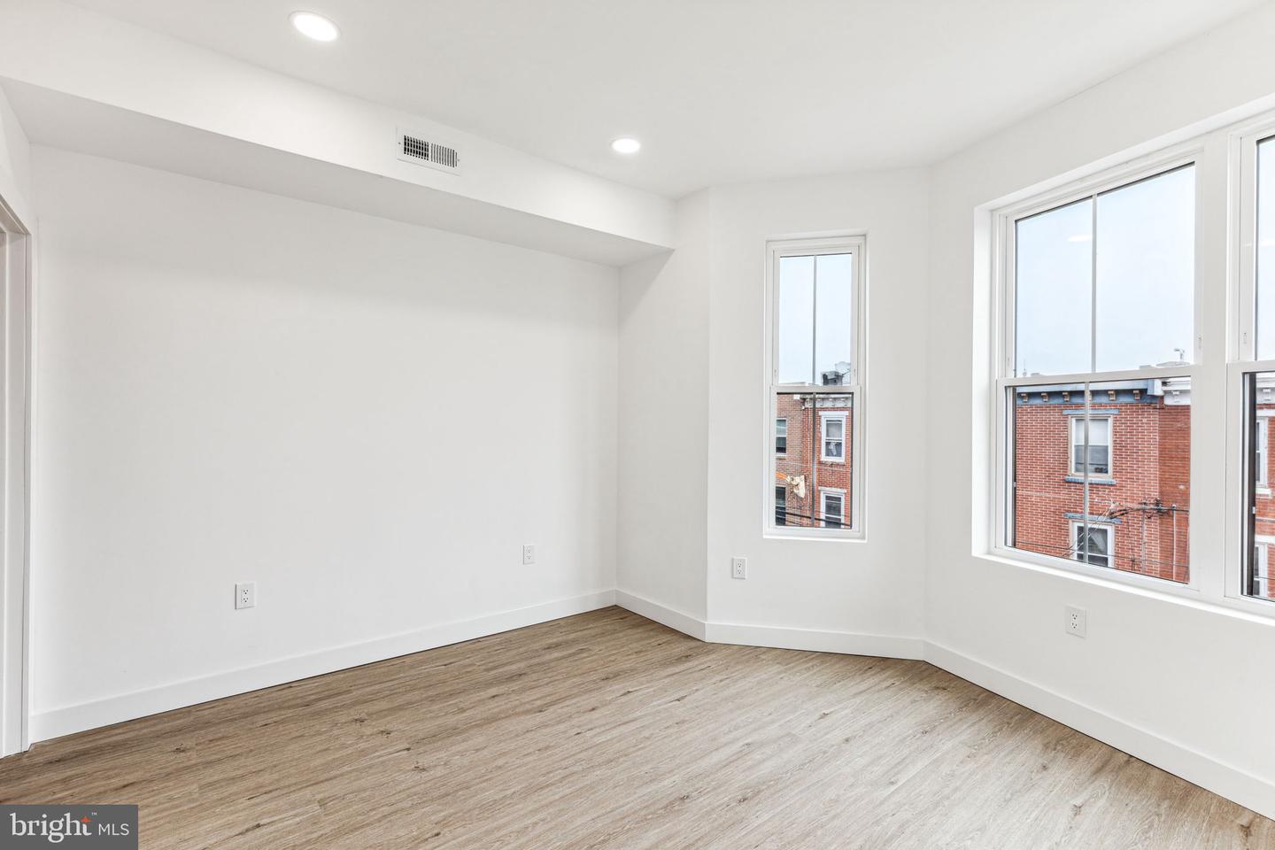 2224 N Howard St Property Photo 17