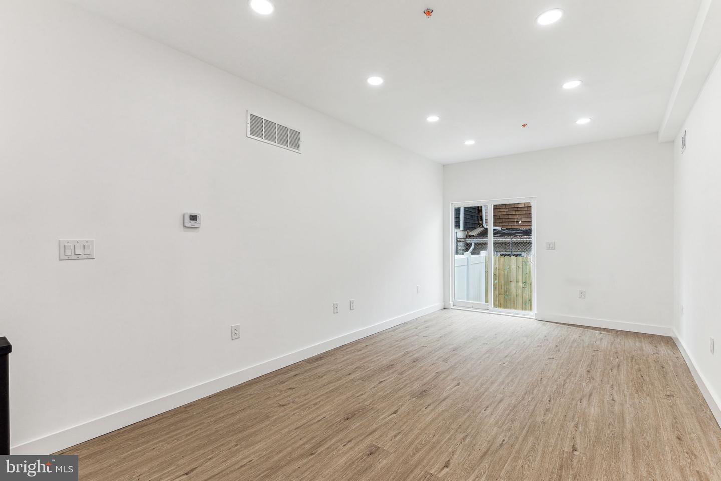 2224 N Howard St Property Photo 33