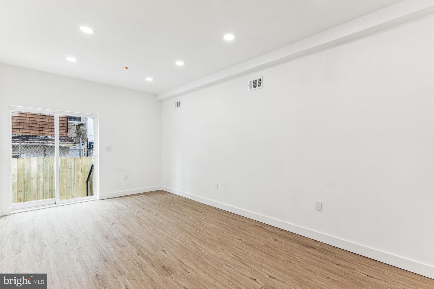 2224 N Howard St Property Photo 34