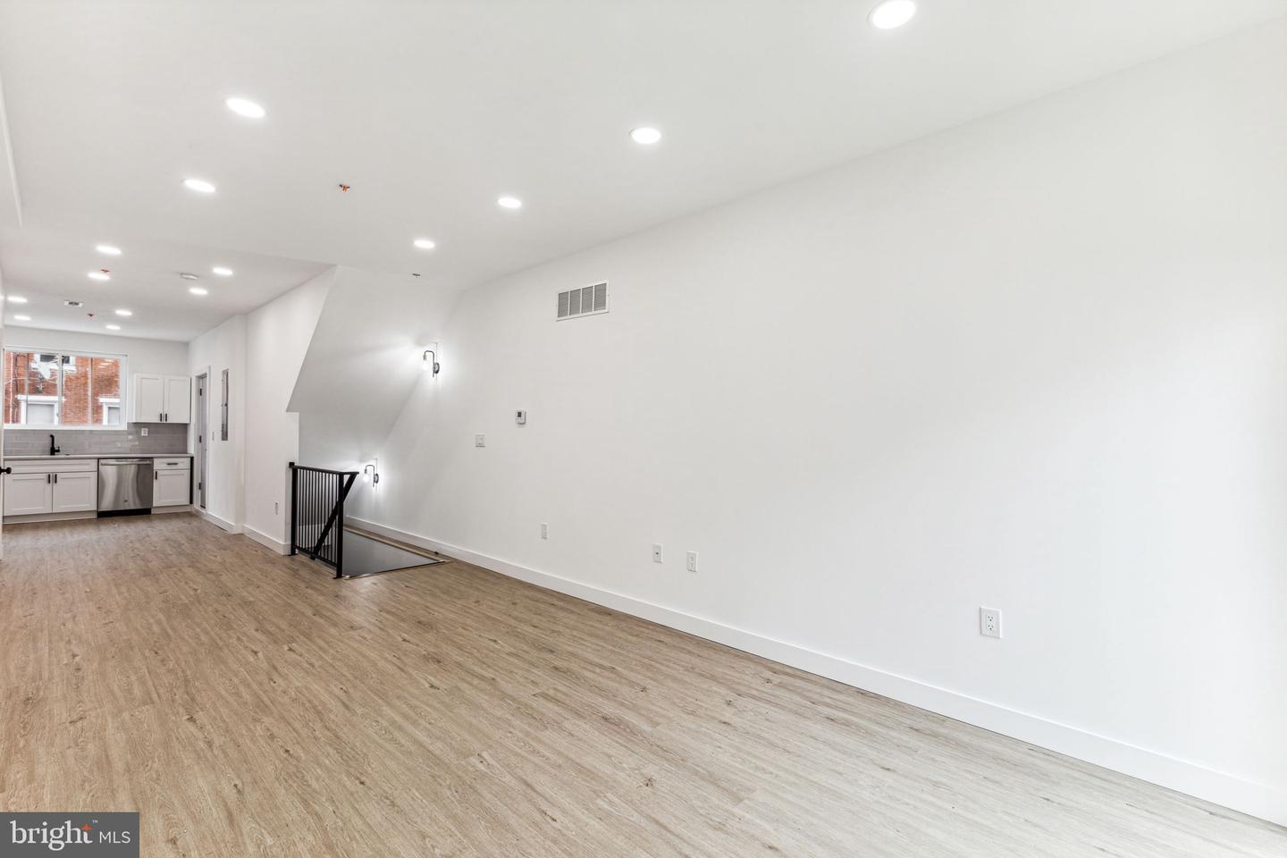 2224 N Howard St Property Photo 35
