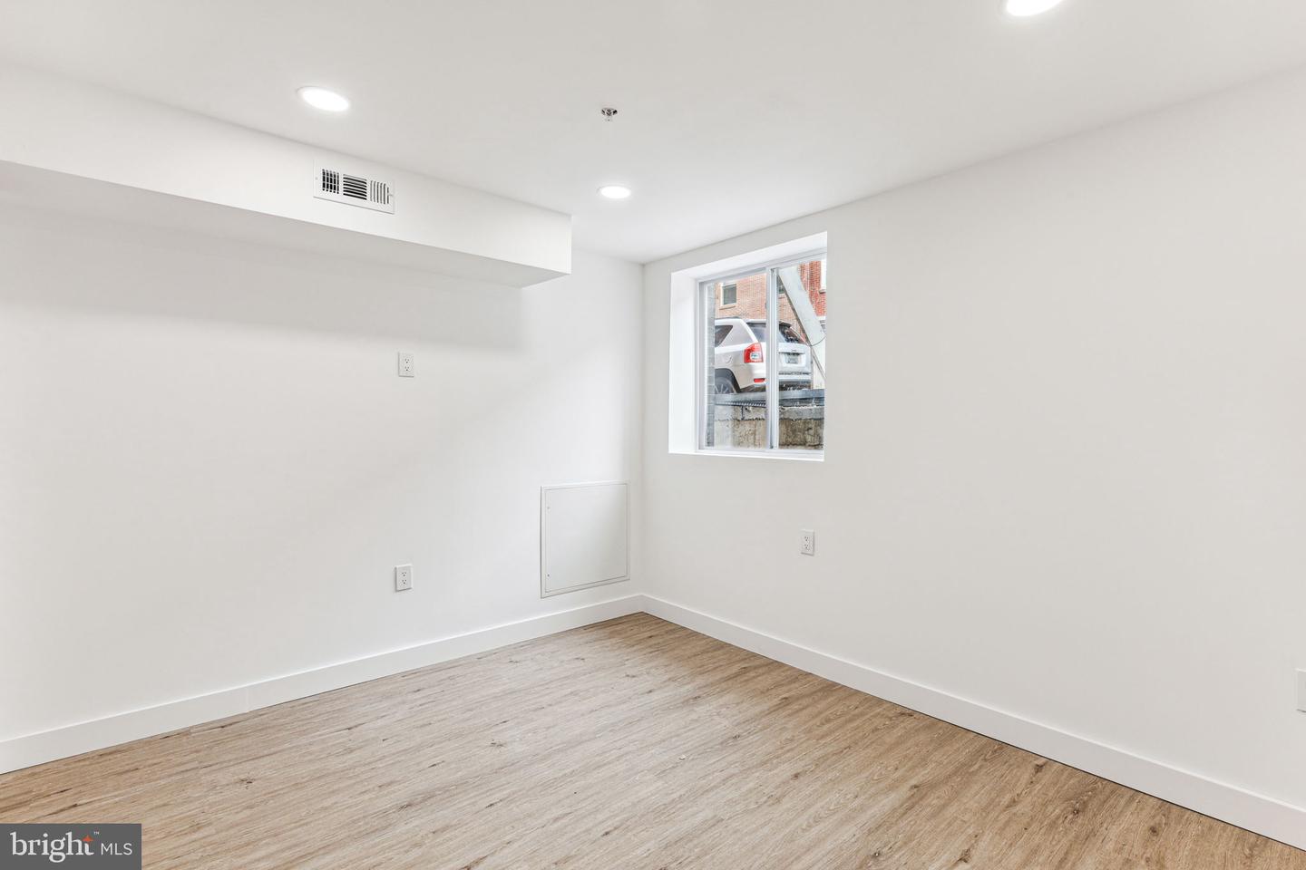 2224 N Howard St Property Photo 39