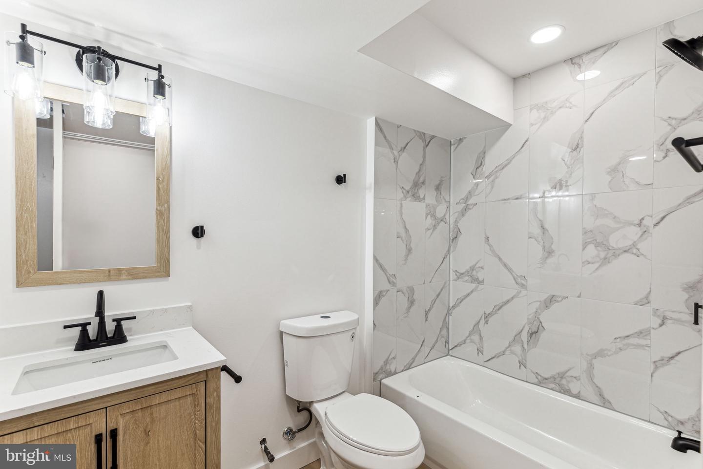 2224 N Howard St Property Photo 43