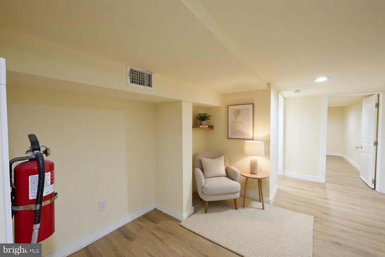 1558 N Randolph St #1st Floor Property Photo 8