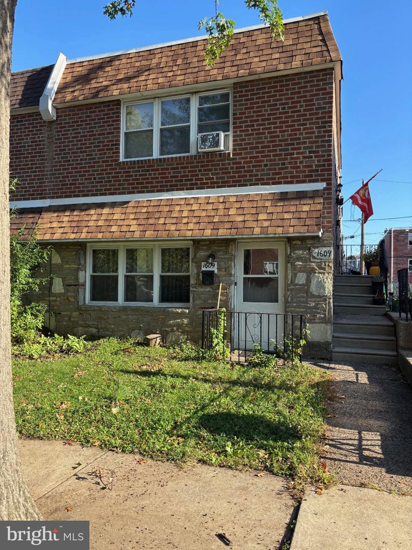 1609 BORBECK AVE Property Photo 1