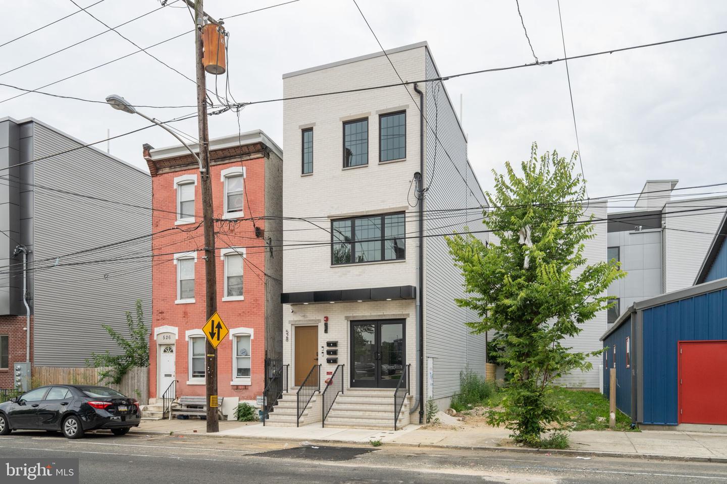 528 W Berks St Property Photo 2