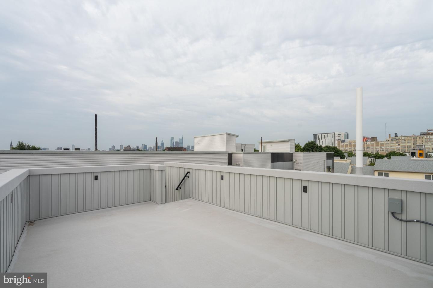 528 W Berks St Property Photo 3
