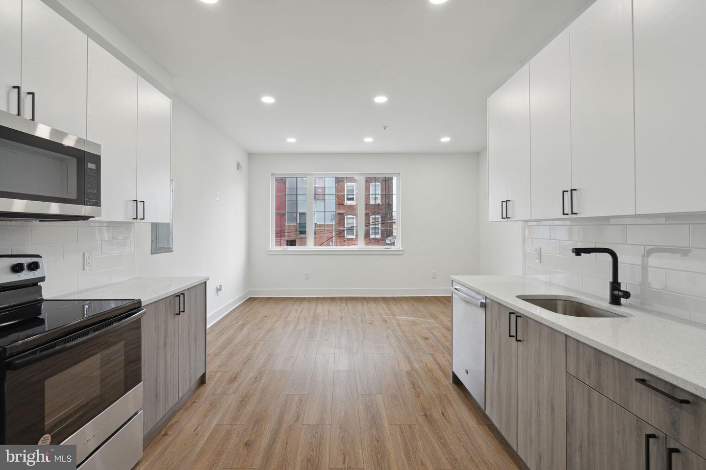 528 W Berks St Property Photo 4