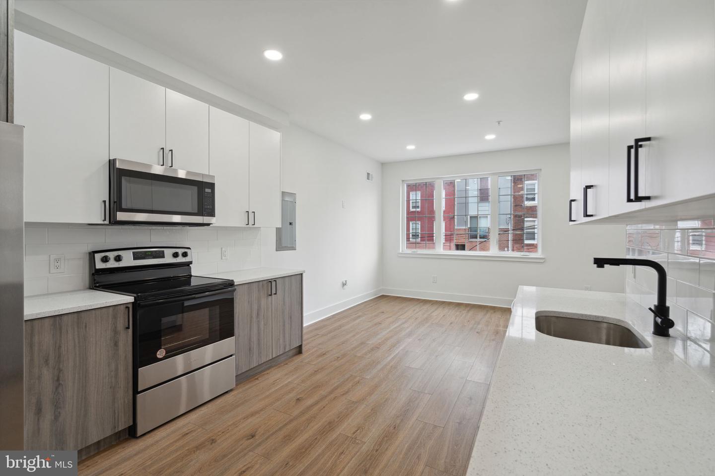528 W Berks St Property Photo 5