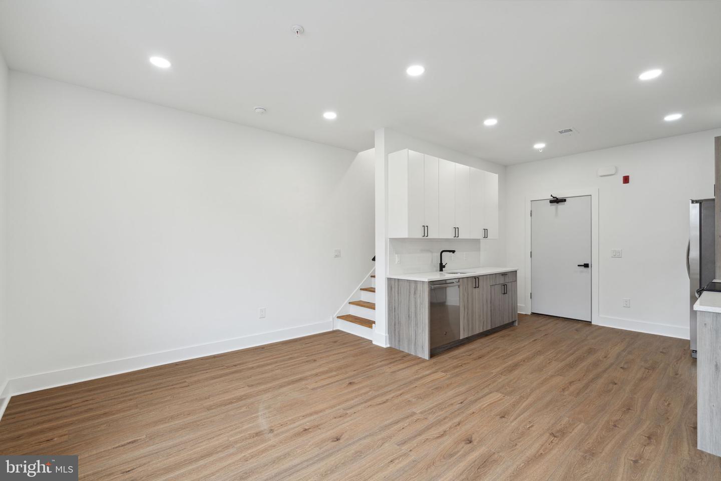 528 W Berks St Property Photo 6