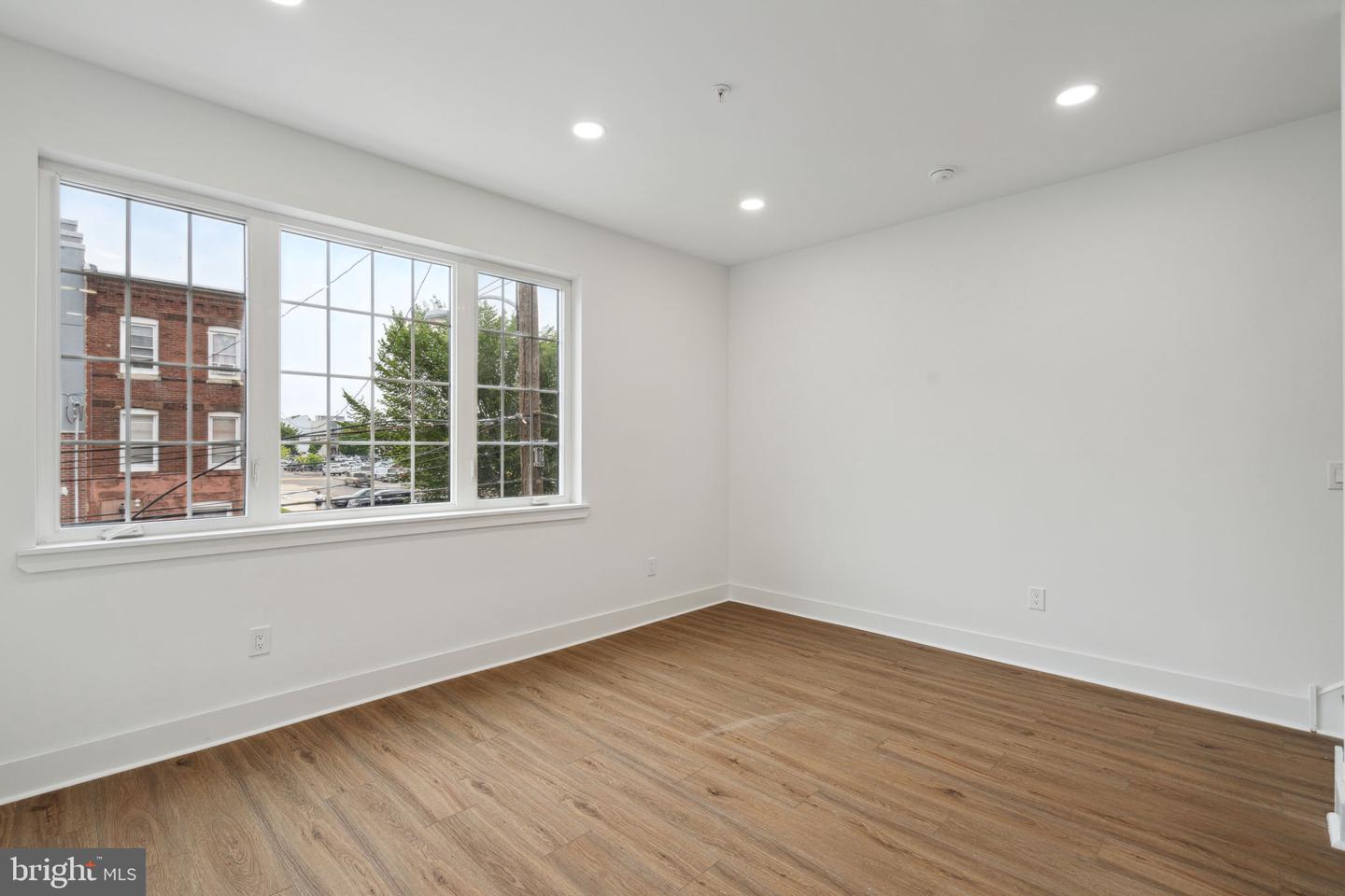 528 W Berks St Property Photo 8