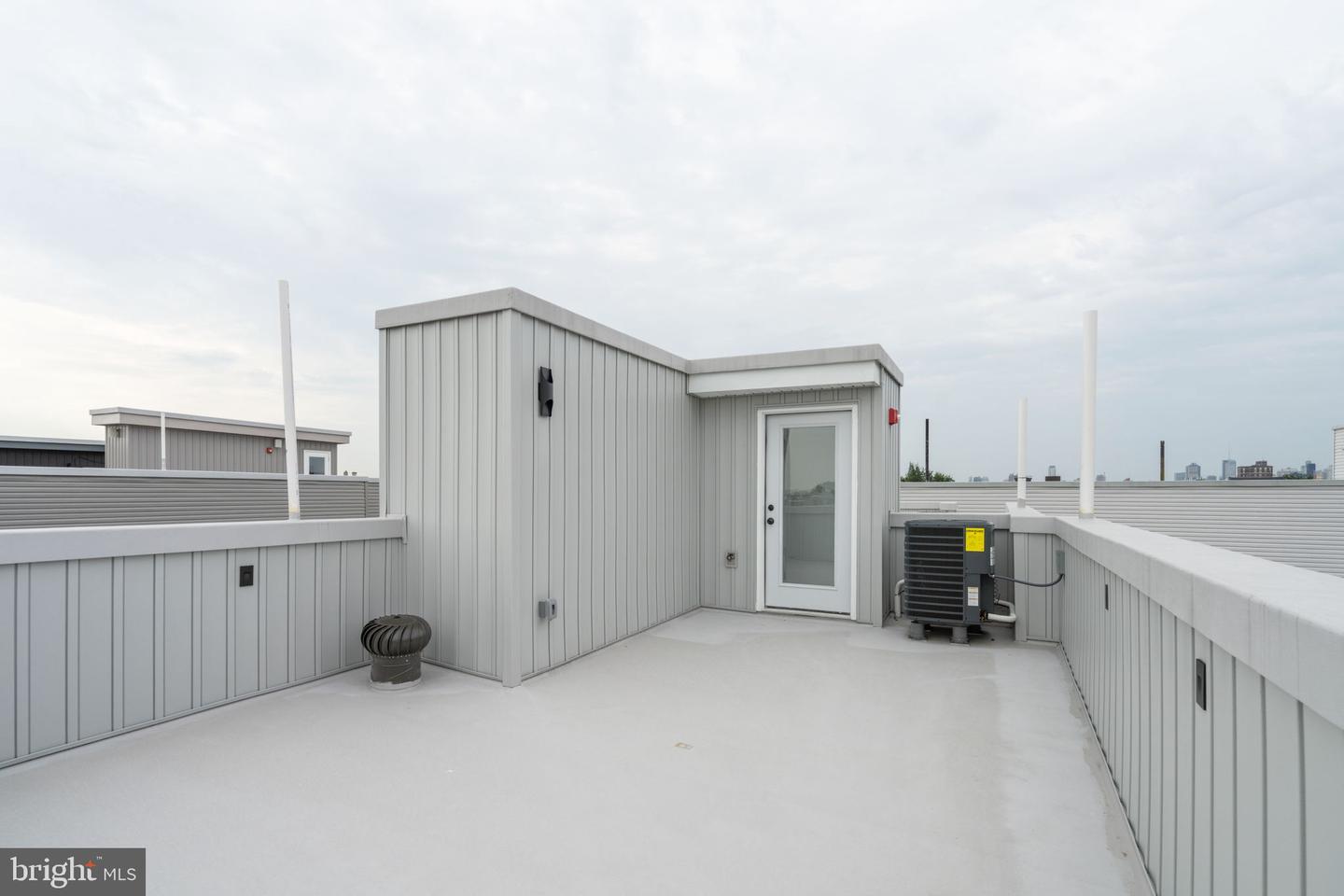 528 W Berks St Property Photo 15