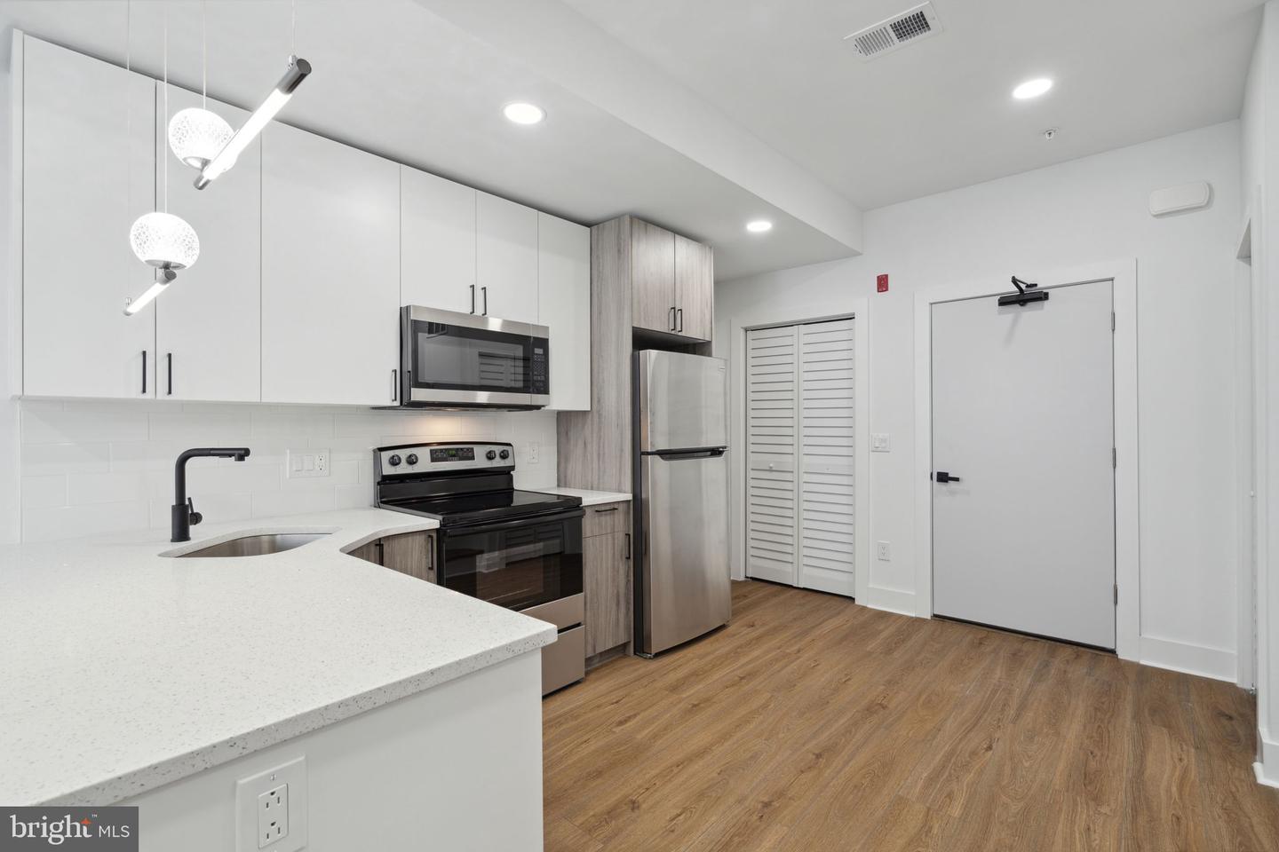 528 W Berks St Property Photo 26