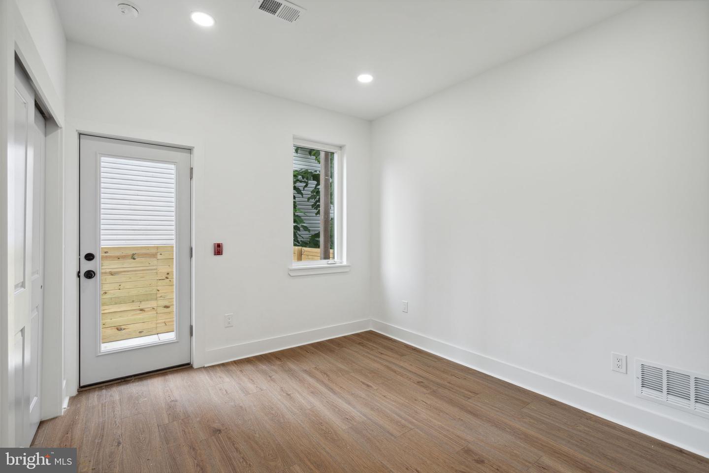 528 W Berks St Property Photo 29