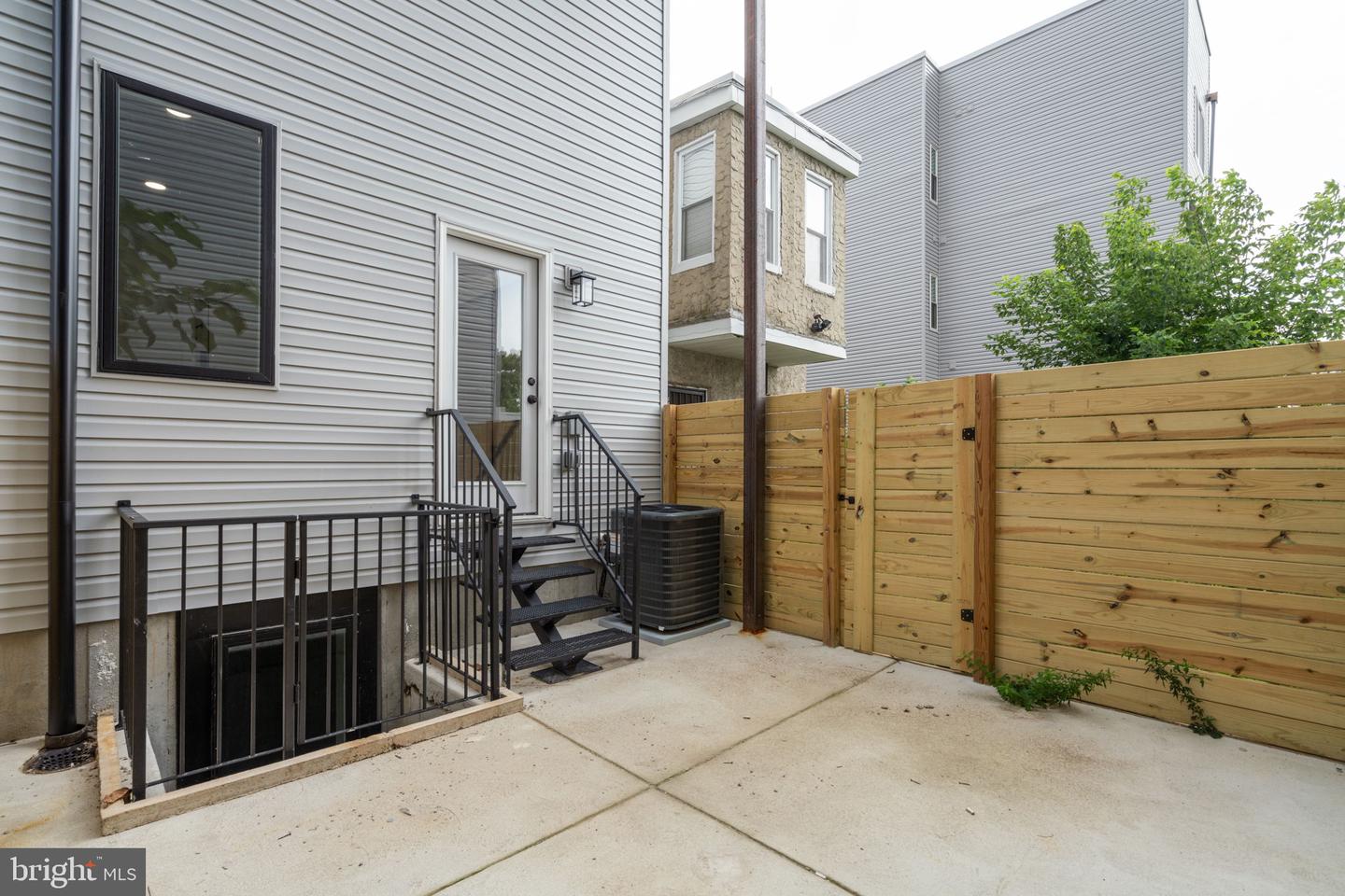 528 W Berks St Property Photo 33