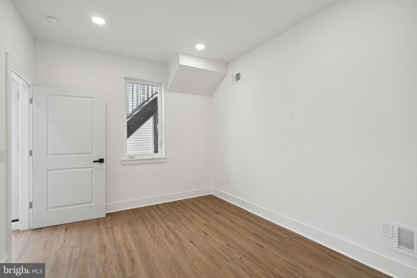 528 W Berks St Property Photo 35