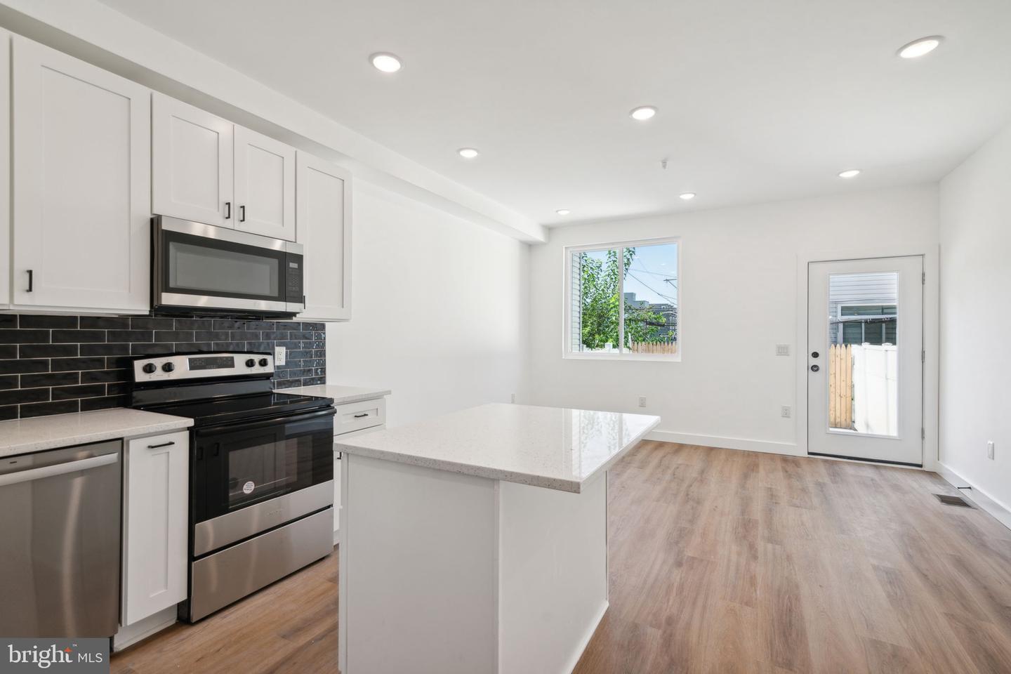922 W Susquehanna Ave Property Photo 30