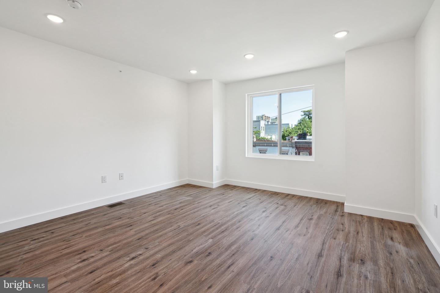 922 W Susquehanna Ave Property Photo 58