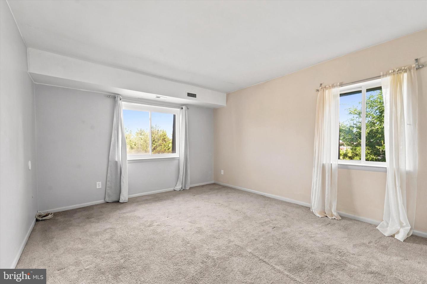 58201 Delaire Landing Rd #201 Property Photo 15