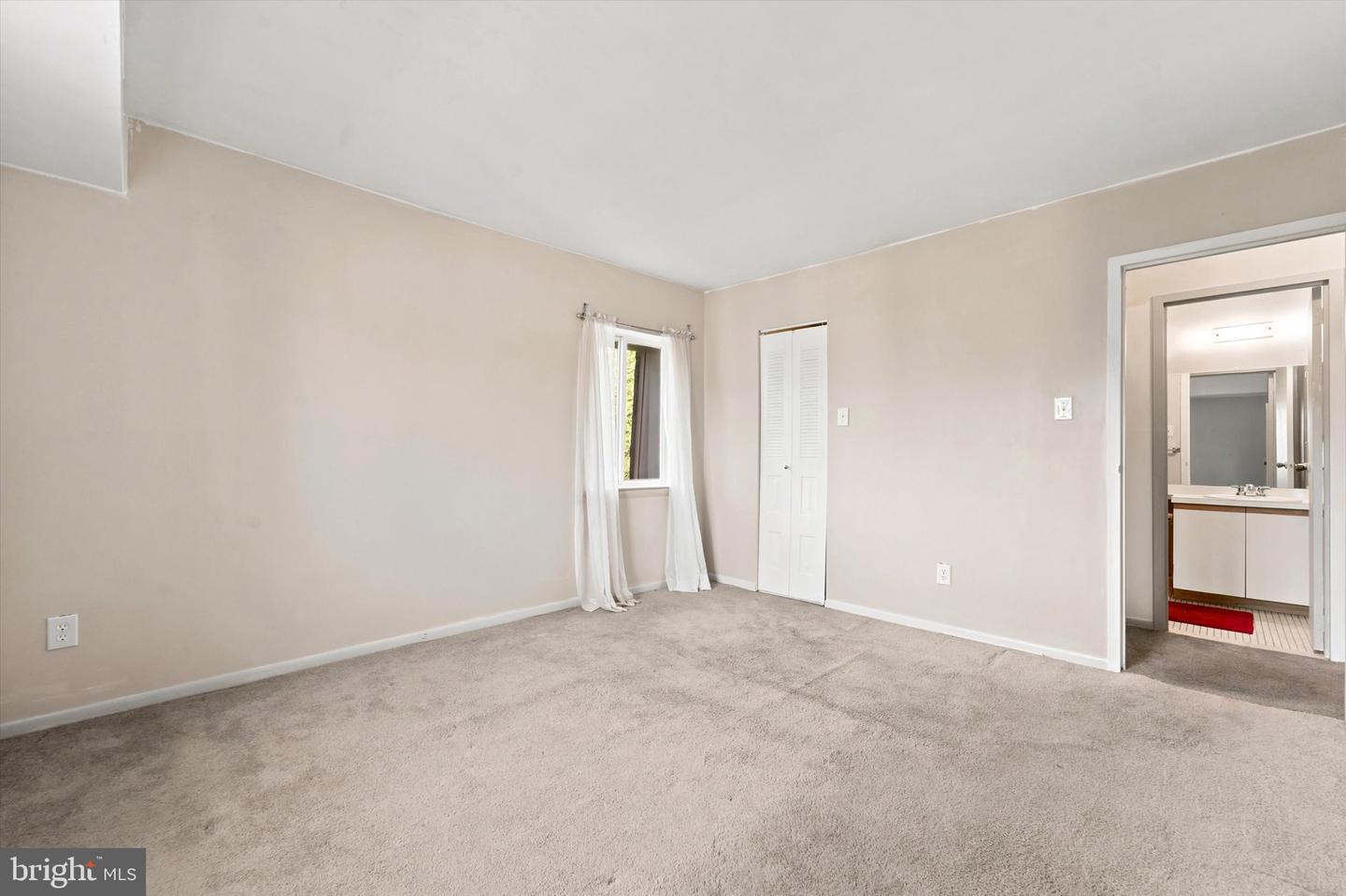 58201 Delaire Landing Rd #201 Property Photo 16