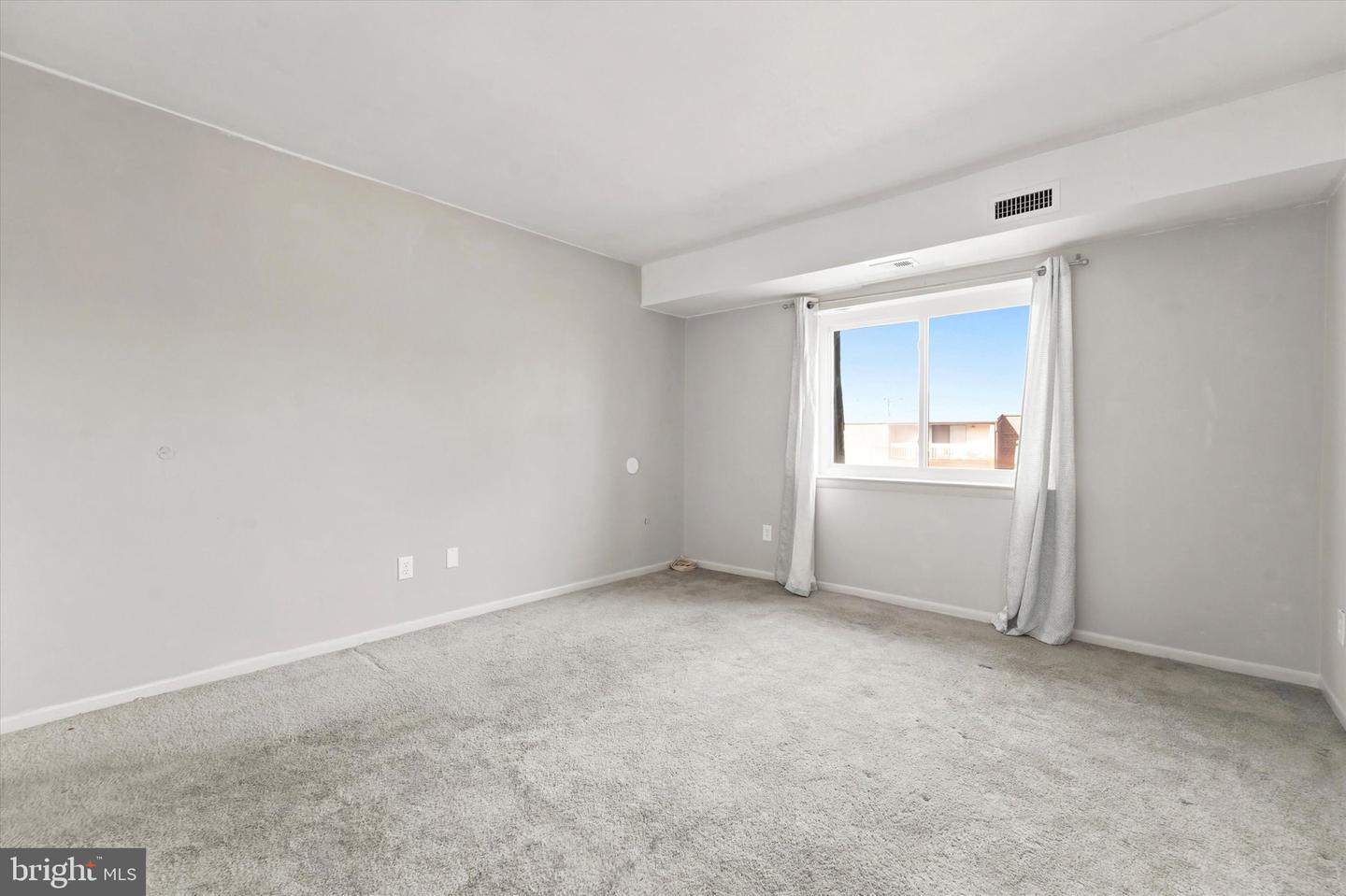 58201 Delaire Landing Rd #201 Property Photo 19