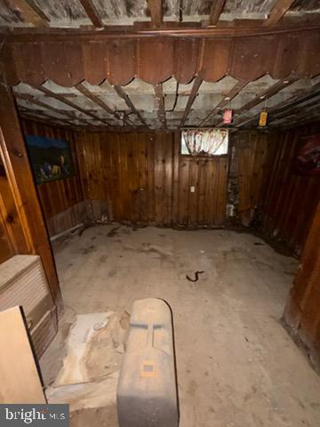 4815 N Hutchinson St Property Photo 2