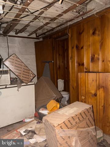 4815 N Hutchinson St Property Photo 3