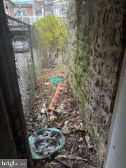 4815 N Hutchinson St Property Photo 9