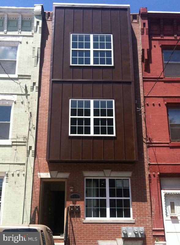 1918 N GRATZ ST Property Photo 1