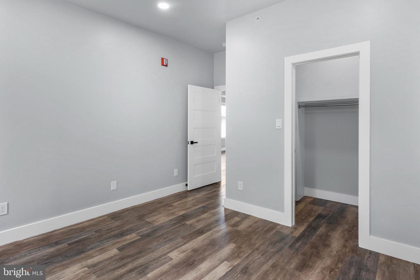 342 W Queen Ln #6 Property Photo 19