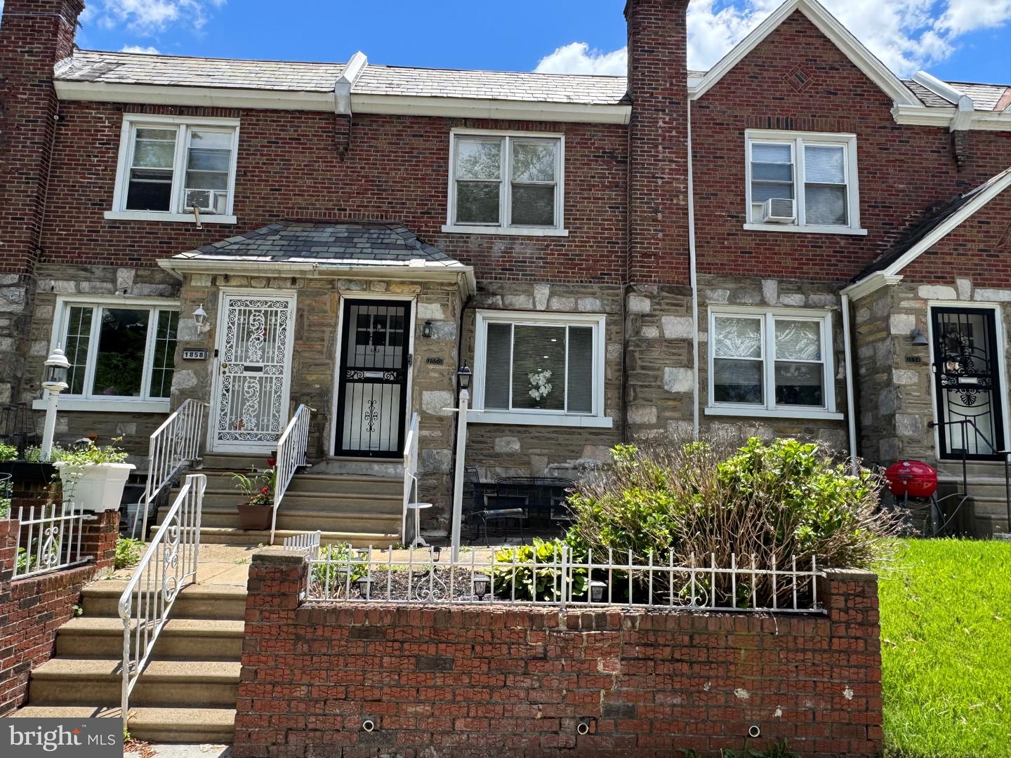1856 Mohican St Property Photo 1
